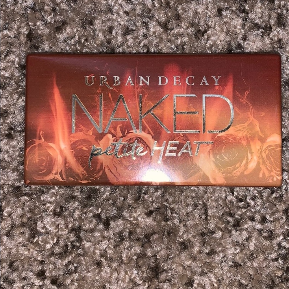 Urban Decay Naked Petite Heat eyeshadow palette